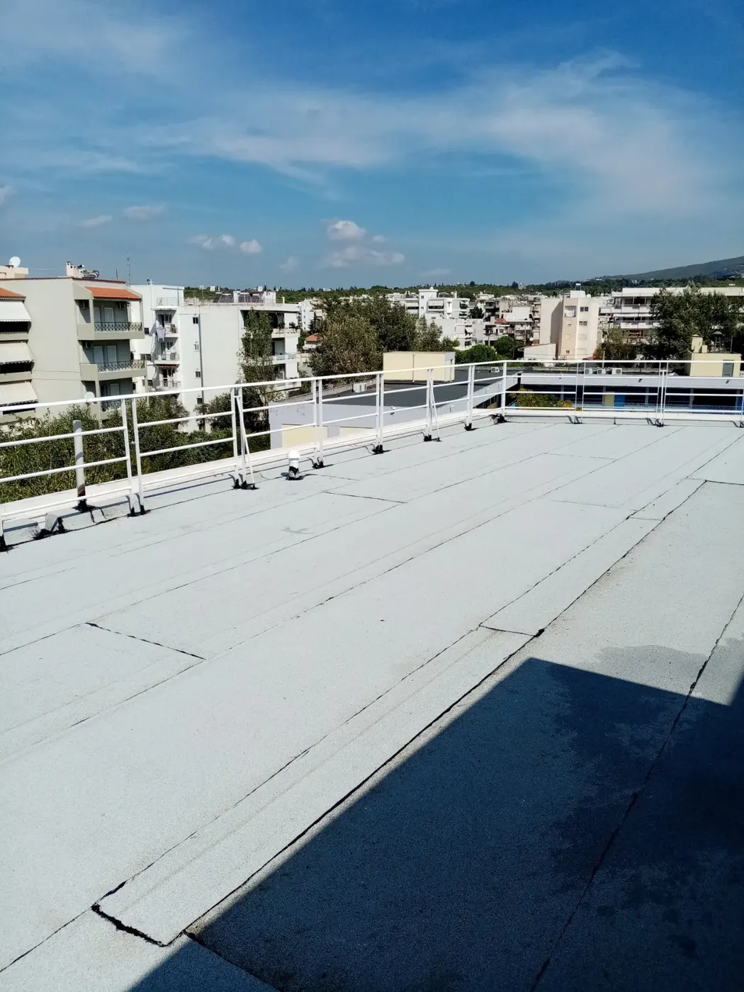 Στεγανοποίηση ταράτσας πολυκατοικίας στην Αθήνα με ασφαλτική μεμβράνη